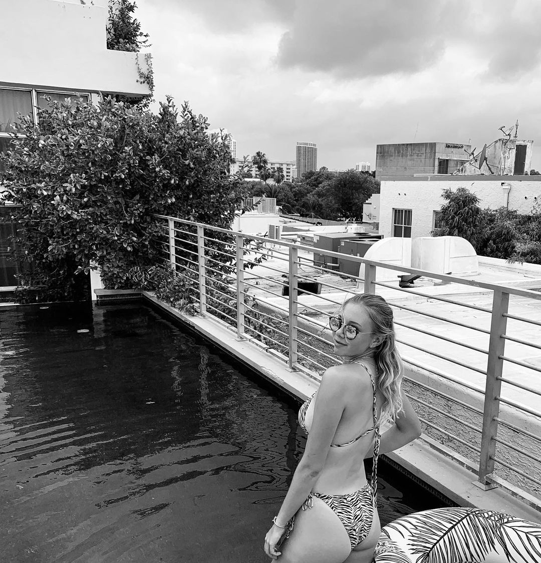 Amanda Anisimova In Bikini